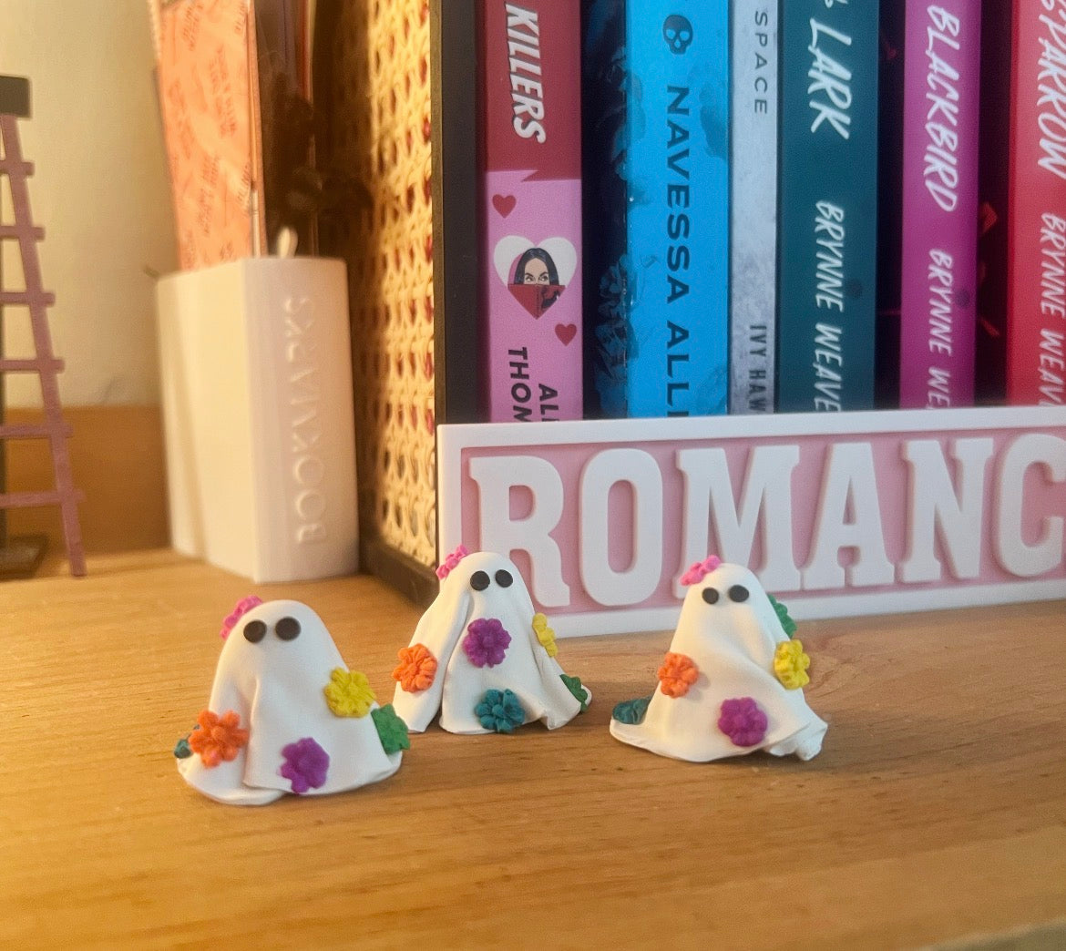 Summerween Ghost Shelf Buddy!